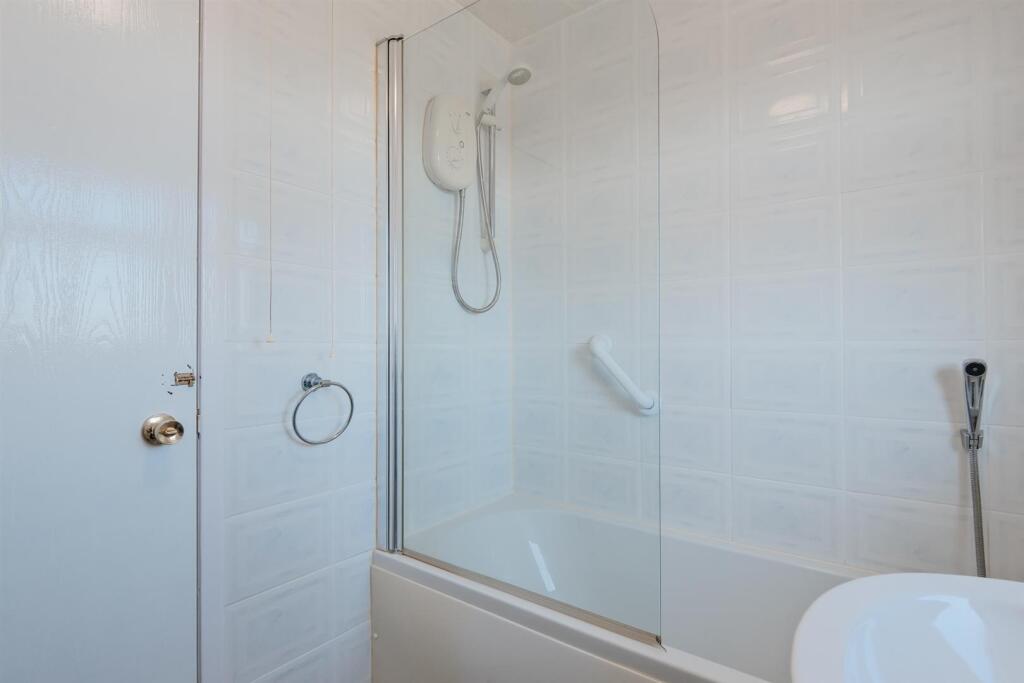016-4 Moss Road, Wishaw, ML2 8PU.jpg