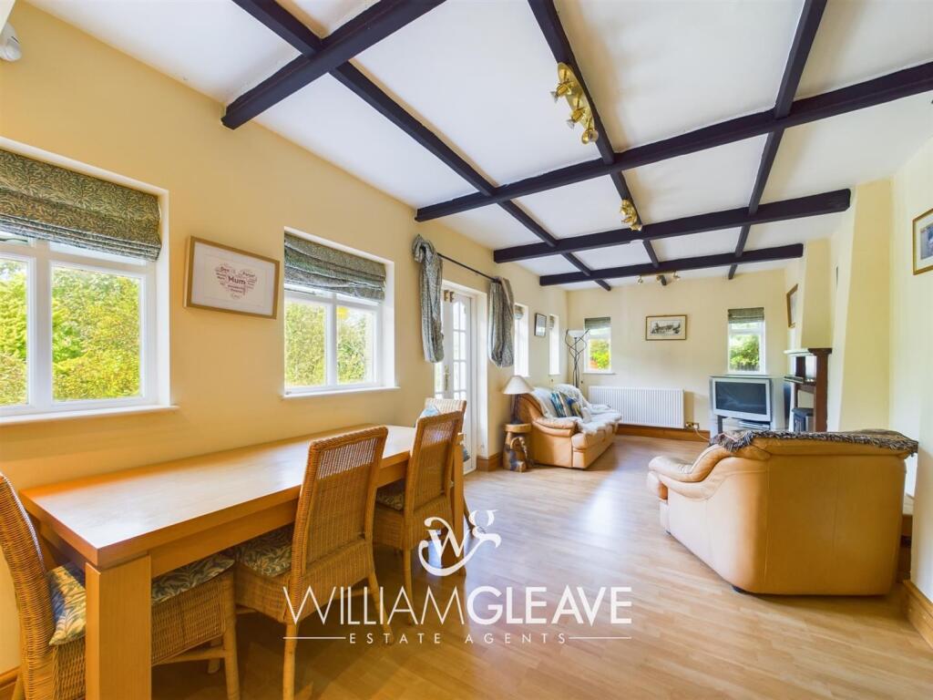Sitting/ Dining Area