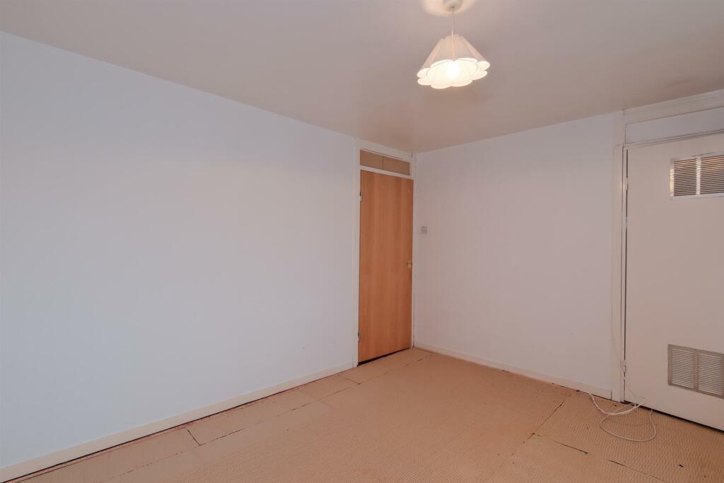 015-4 Nith Lane Newmains Wishaw, ML2 9EQ.jpg
