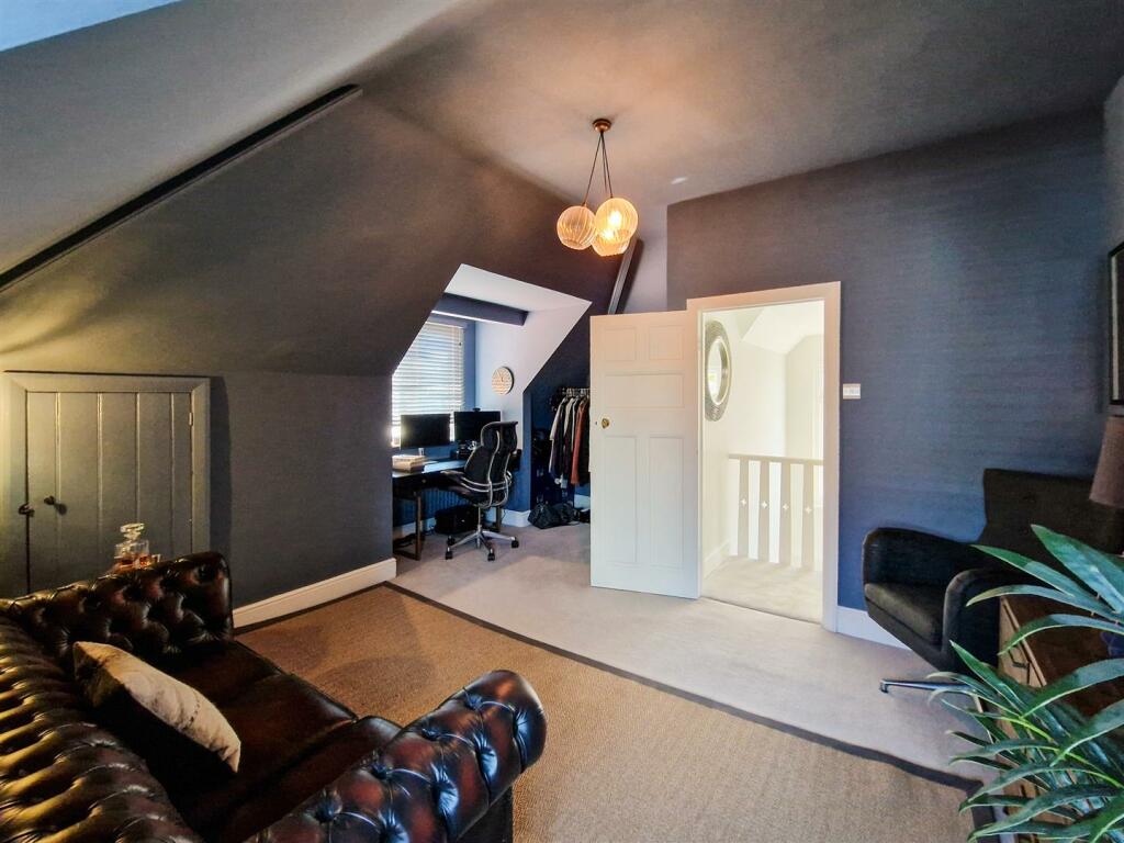 top floor double bedroom-office