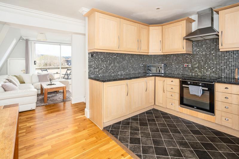 Top-Floor-Apartment-_2aca-601e-dcdb-c257-7f2b-e6b7