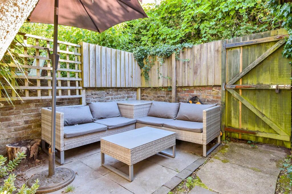 External Lifestyle Photograph