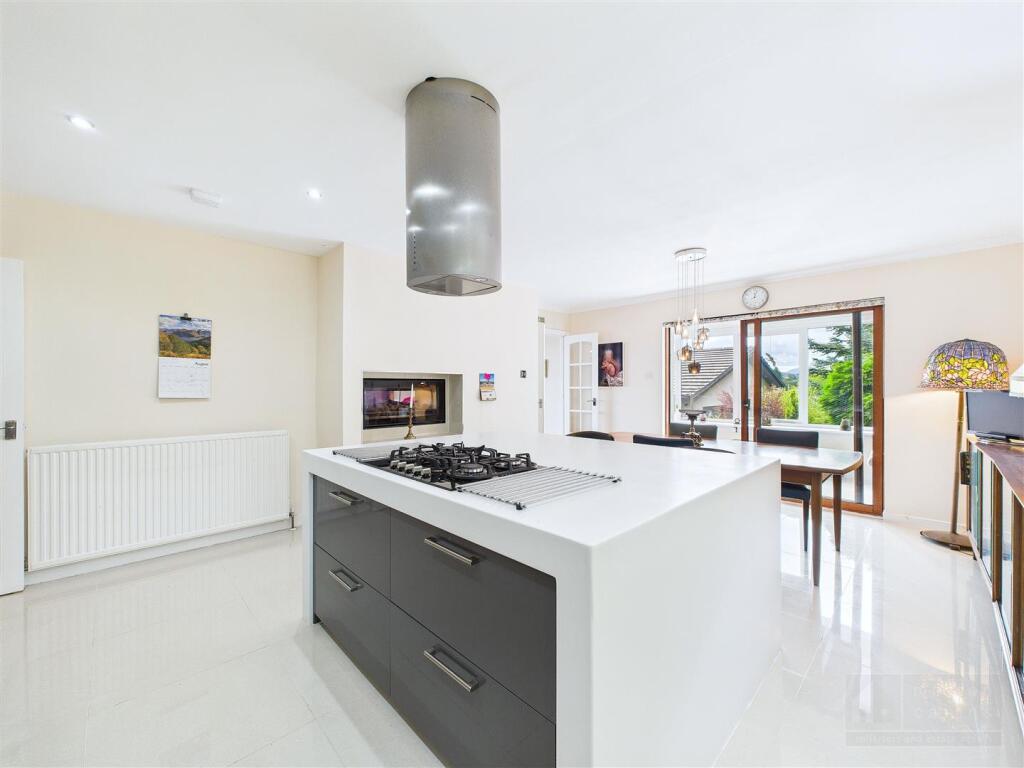 Kitchen &amp; Dining Area