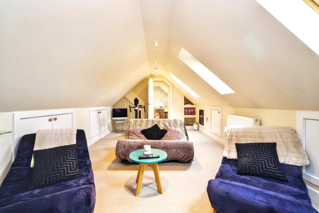 Bed 2 or cinema room1