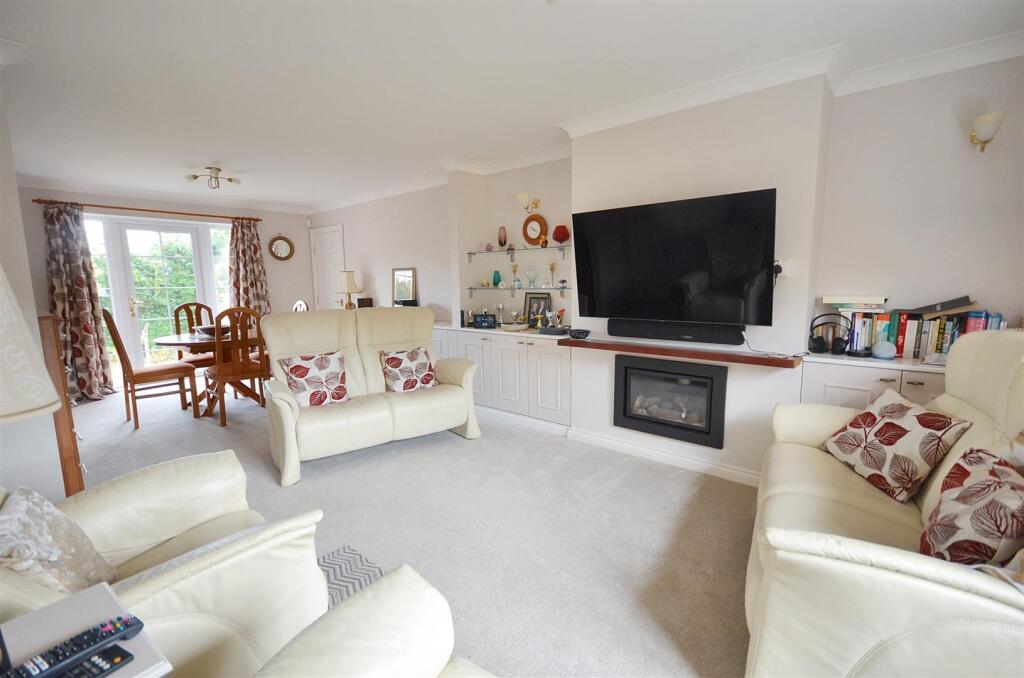 Sitting/Dining Room