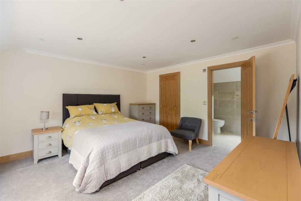 Hill View Bedroom 1-1.jpg