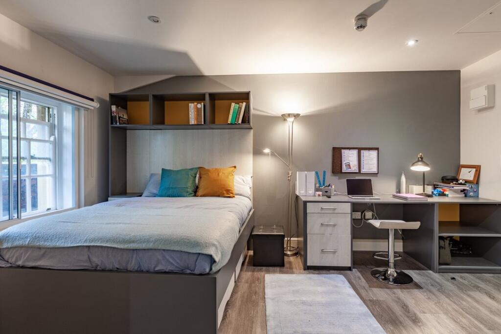 3FC9B508-E581-4124-9