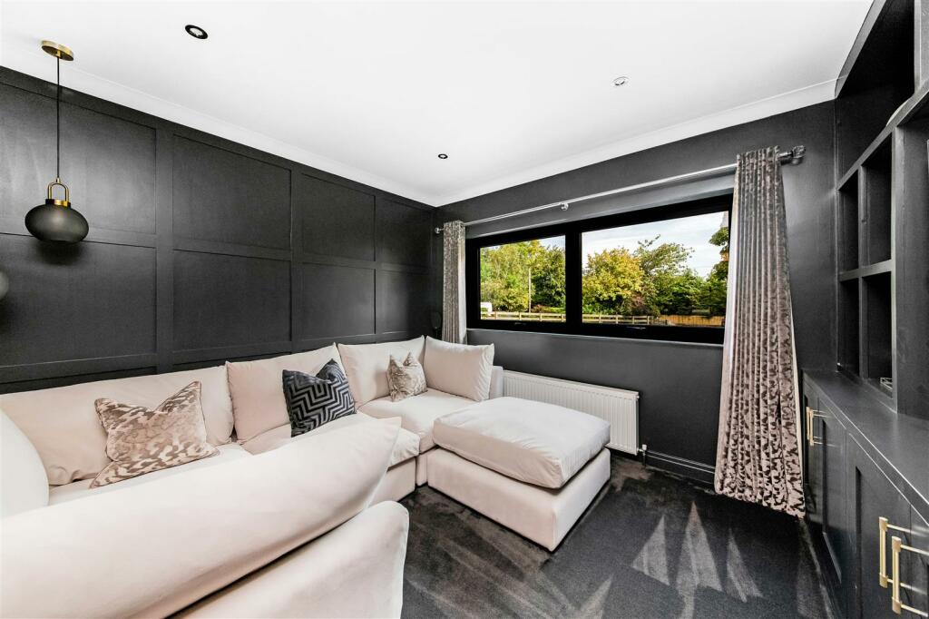 SECOND SITTING ROOM / FAMILY ROOM