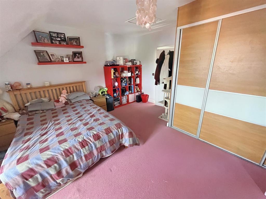 Bedroom 1 Aspect 3.jpg