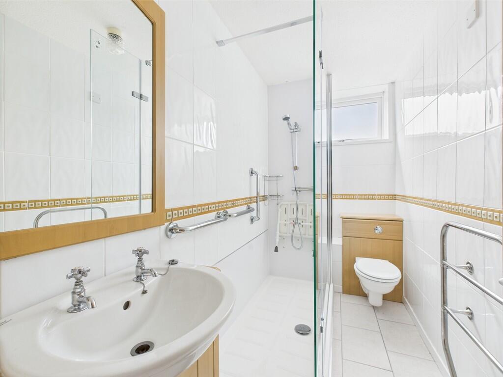 CAM03974G0-PR0135...