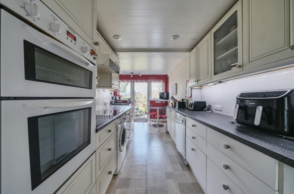 Kitchen/Breakfast Rm