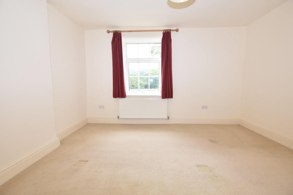 Bedroom 1 (2).JPG