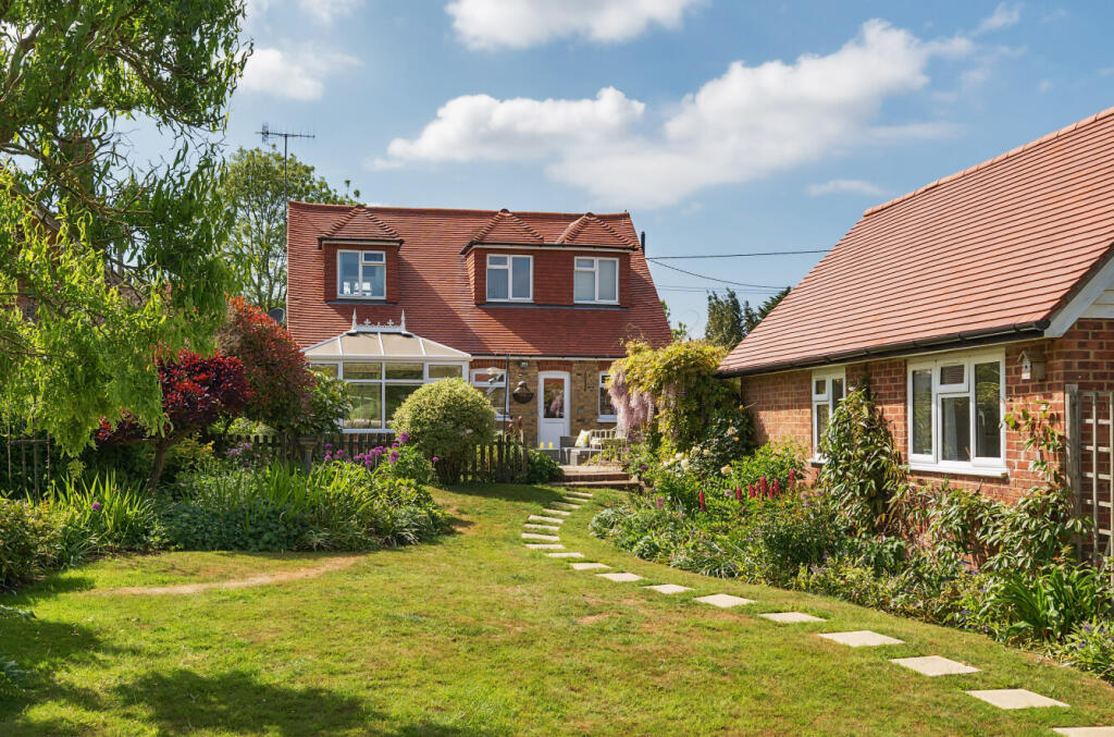 1295756-5-68276b2...