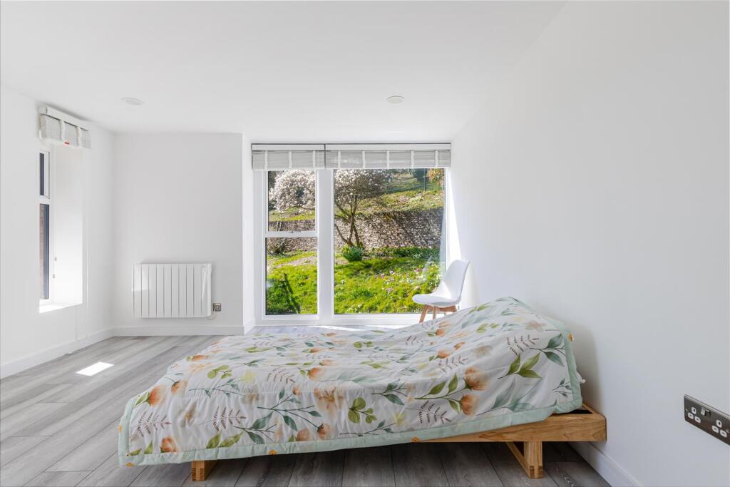 A44 - Higher Bowden Estate, Willow Bank - 250320.j