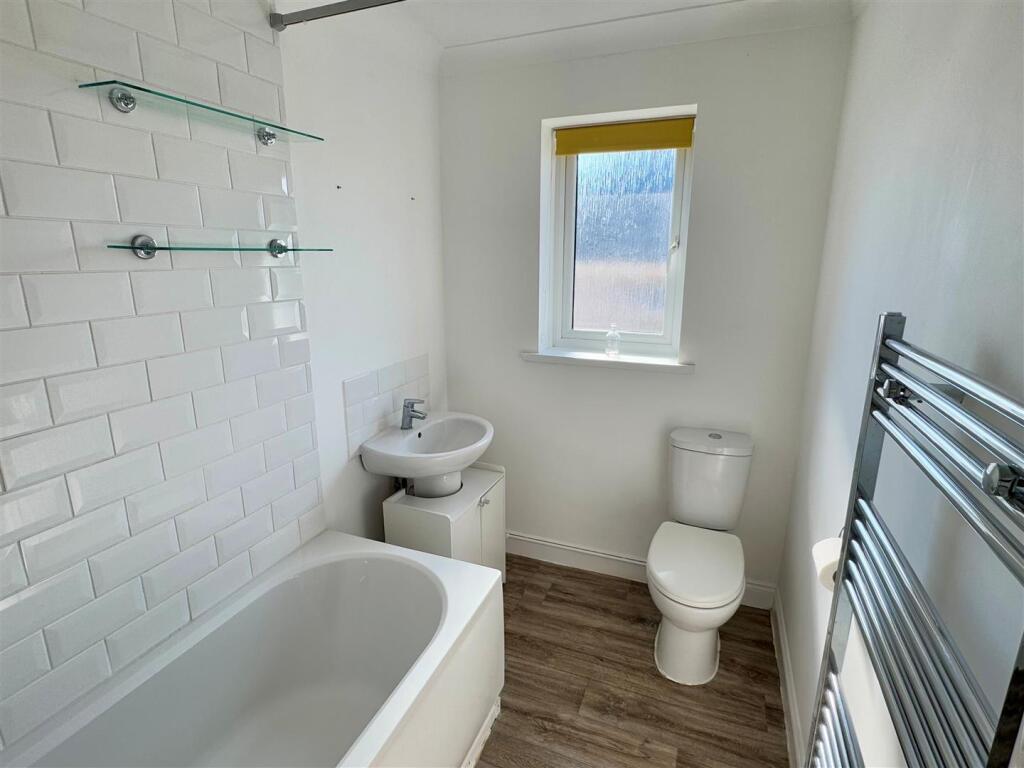 6 Wayside Court Bathroom