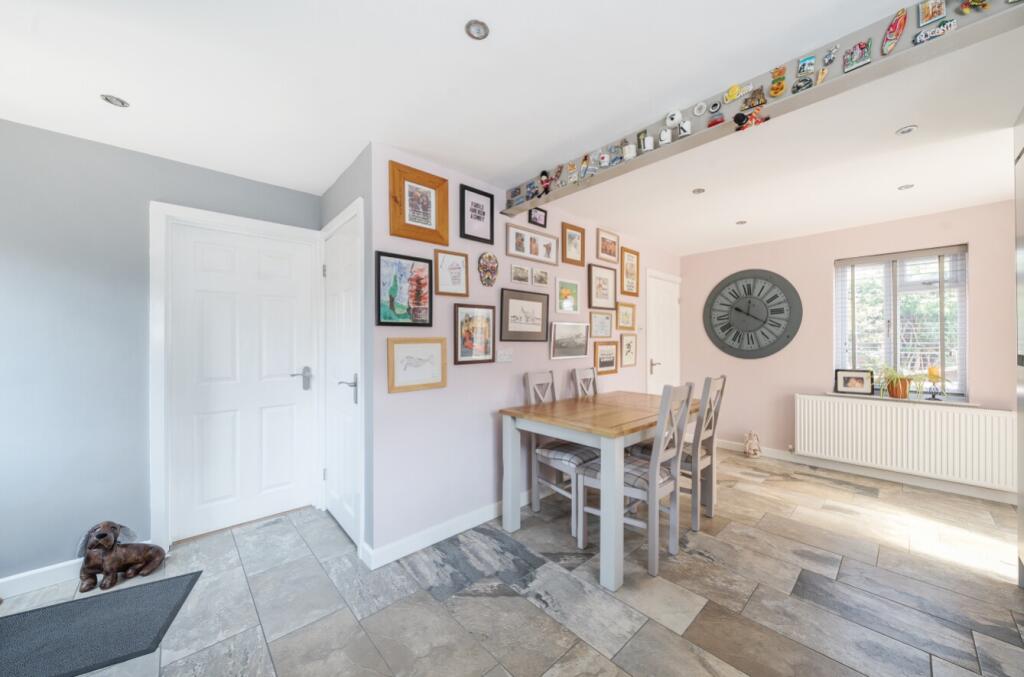 1296095-18-682c6be973256-ARW-1