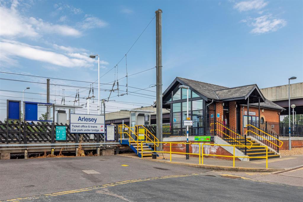 Arlesey Train Station