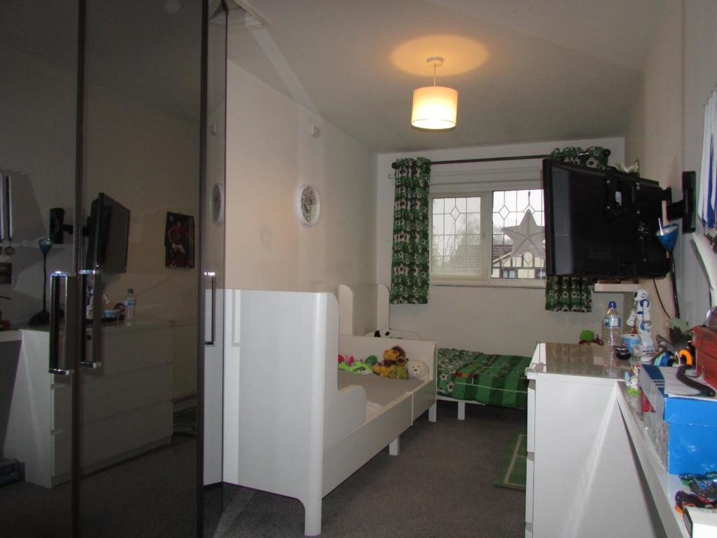 WhitewillowCl8bed4.JPG