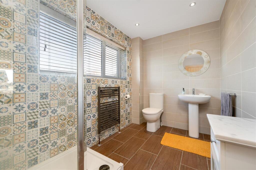 EN SUITE