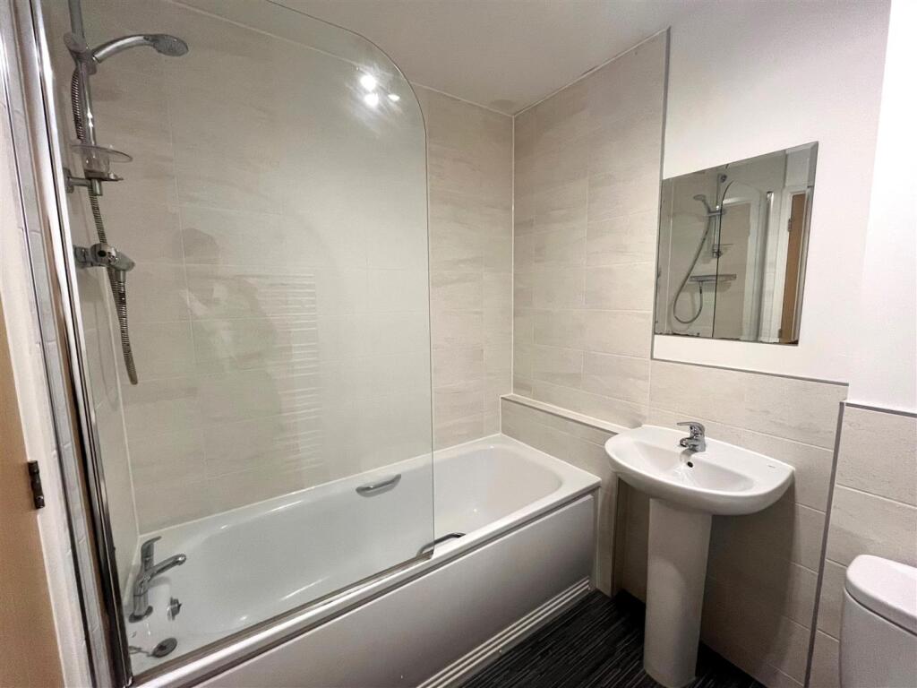 Bathroom 2.jpg
