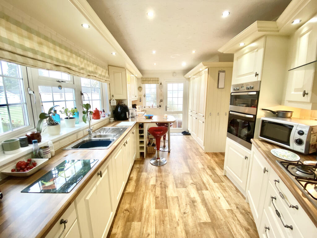 Kitchen/Breakfast Rm