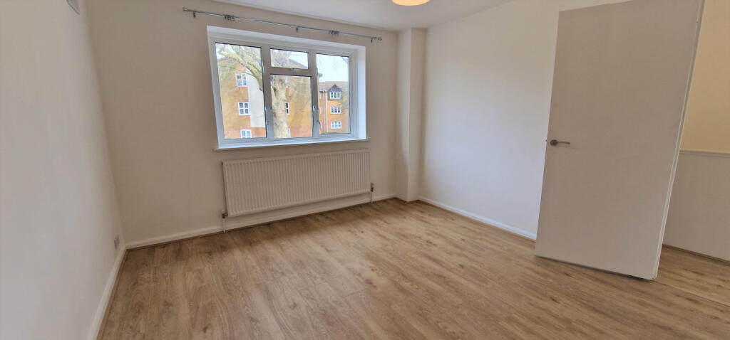 FRONT BEDROOM (1)