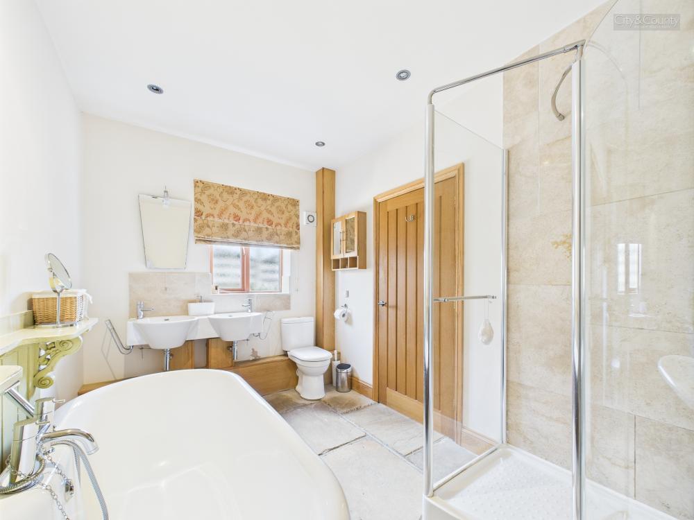 En-Suite To Master Bedroom