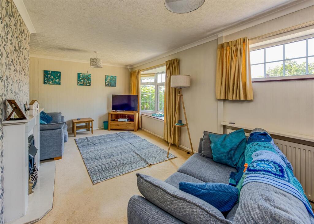 2 Reynolds Close-AUG25-4.jpg