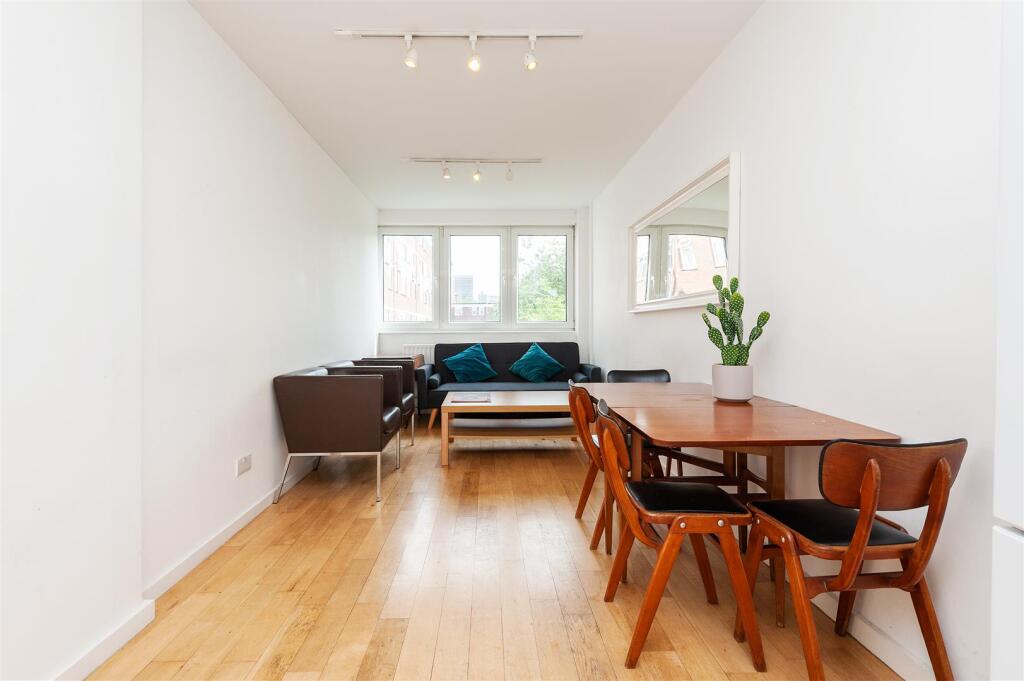 Open Plan Reception/Kitchen Area