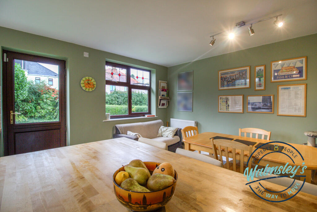 Kitchen dining &amp; family room