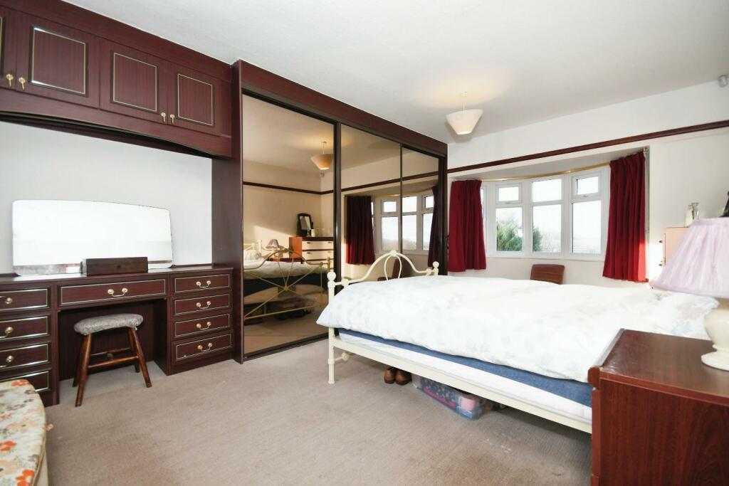 BEDROOM 1.jpg