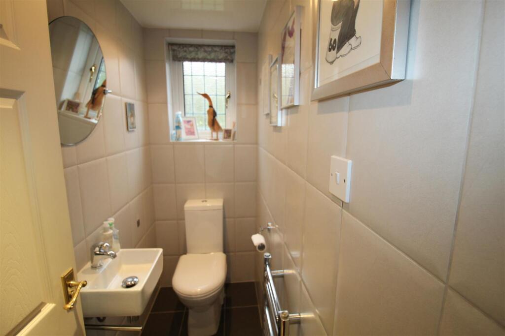 Westwood Mews, 2, downstairs wc.JPG