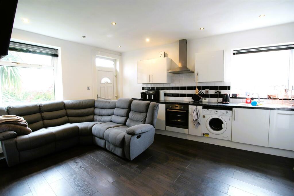 Open Plan Lounge Kitchen
