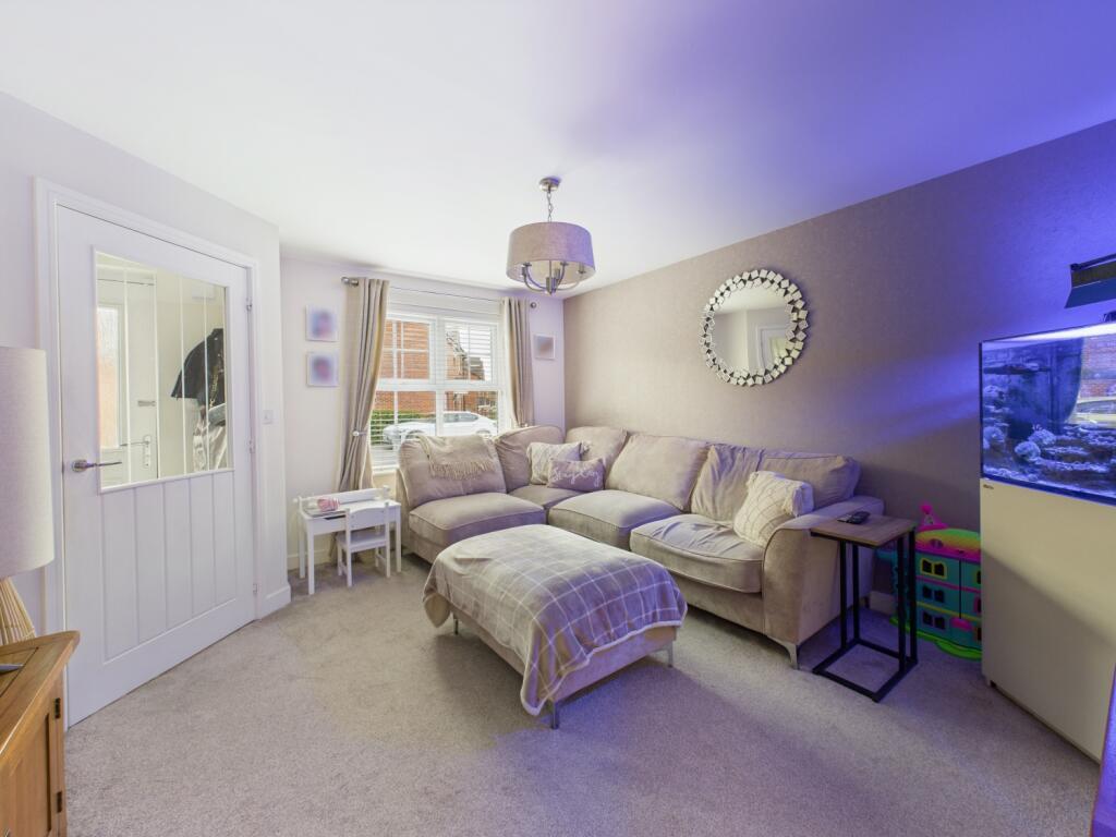 CAM03729G0-PR0022-STILL004