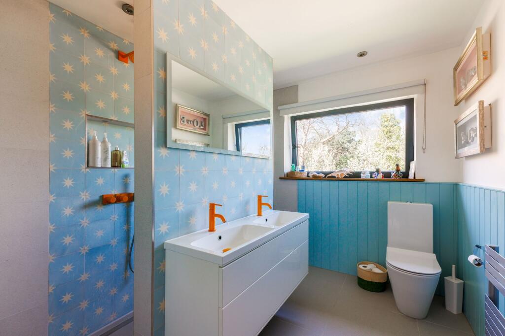 Family shower room