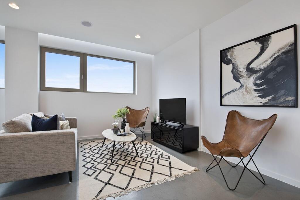 Flat 27, 1 Helmsley Place, E8 3SB . Reception ....