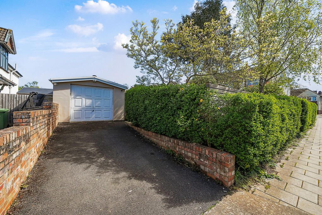 Driveway/Garage