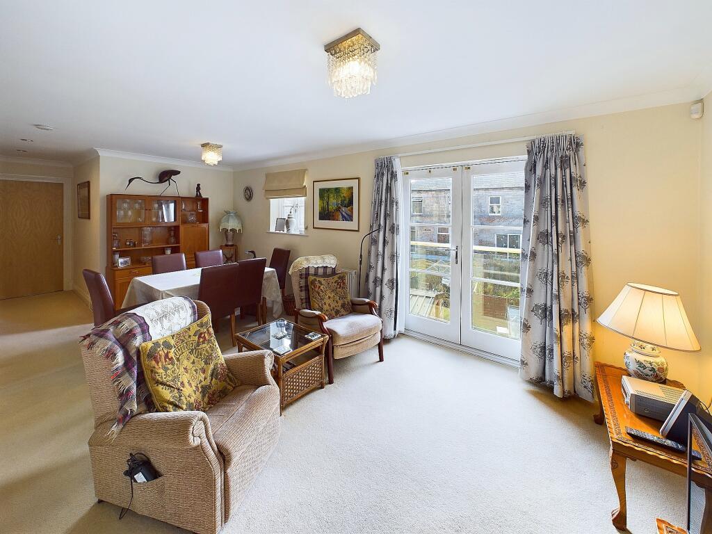 CAM04201G0-PR0011-STILL014