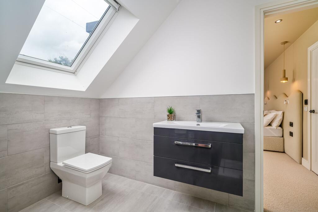Bedroom two en-suite