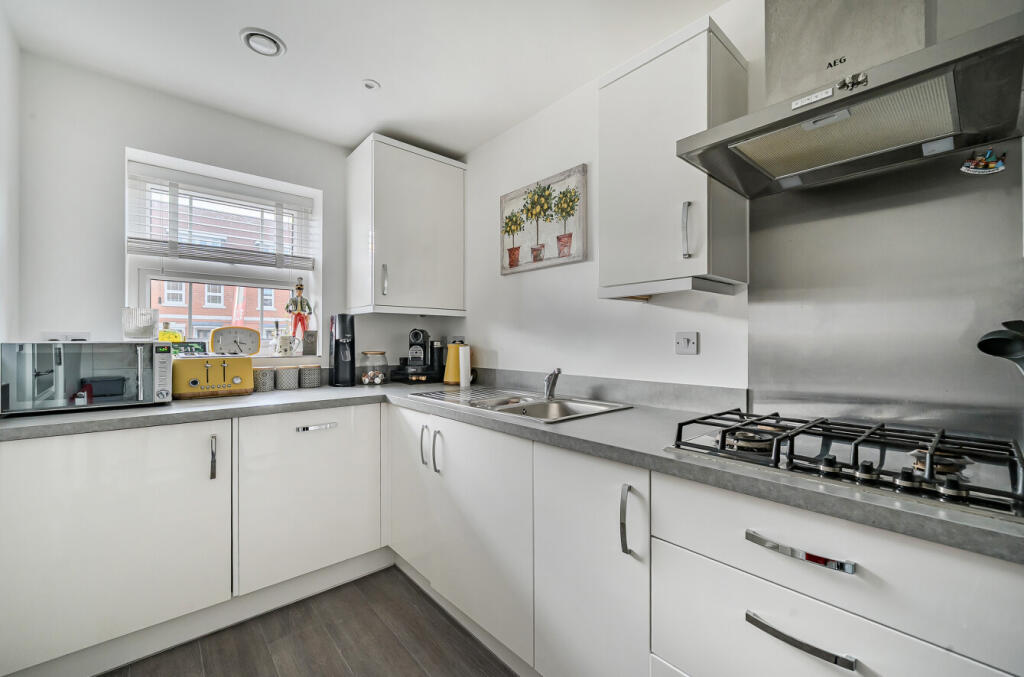 1374629-9-690a27a...