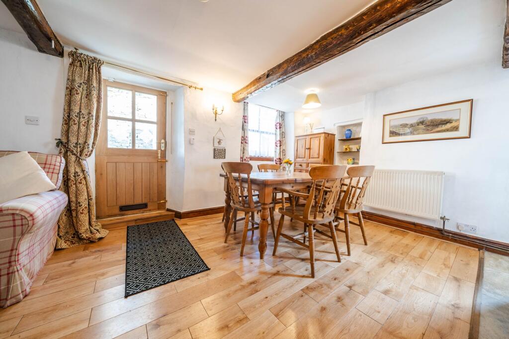 OPEN PLAN LIVING AREA