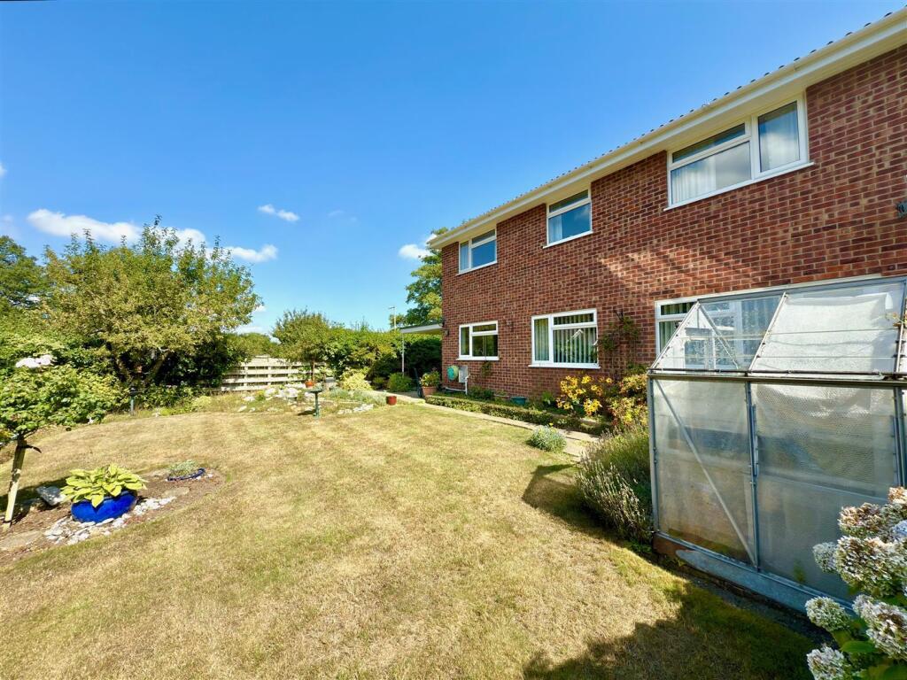 REAR GARDEN.jpg