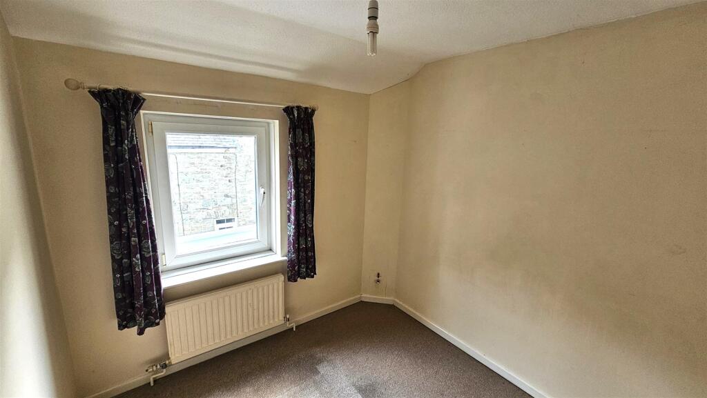 Bedroom 1.jpg