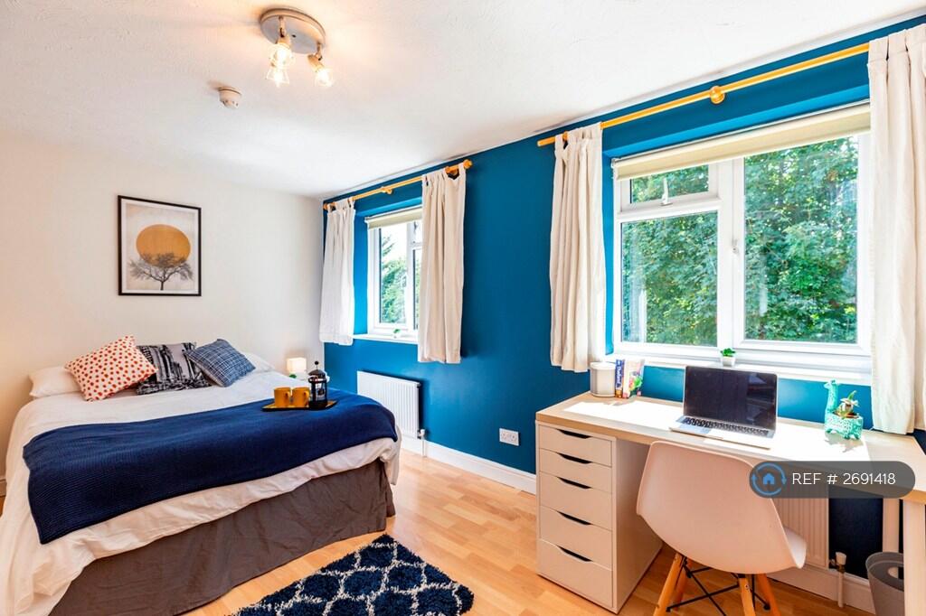 Large Bedroom With En-Suite