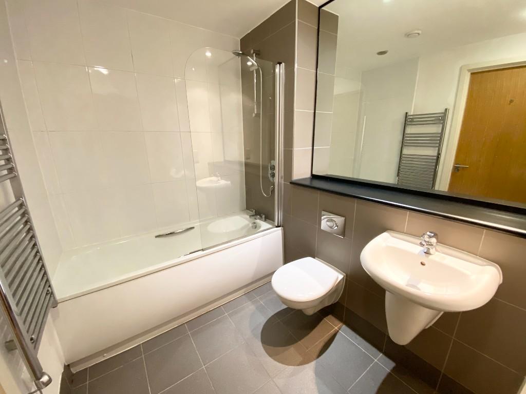 BATHROOM 2