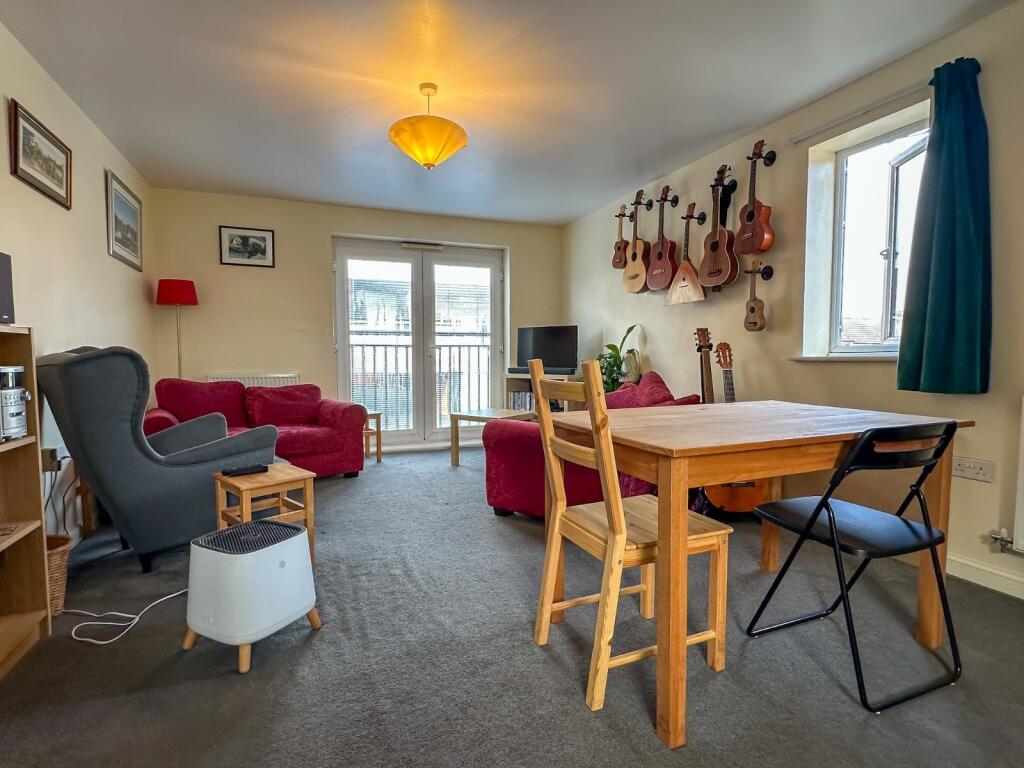 Living/Dining Area