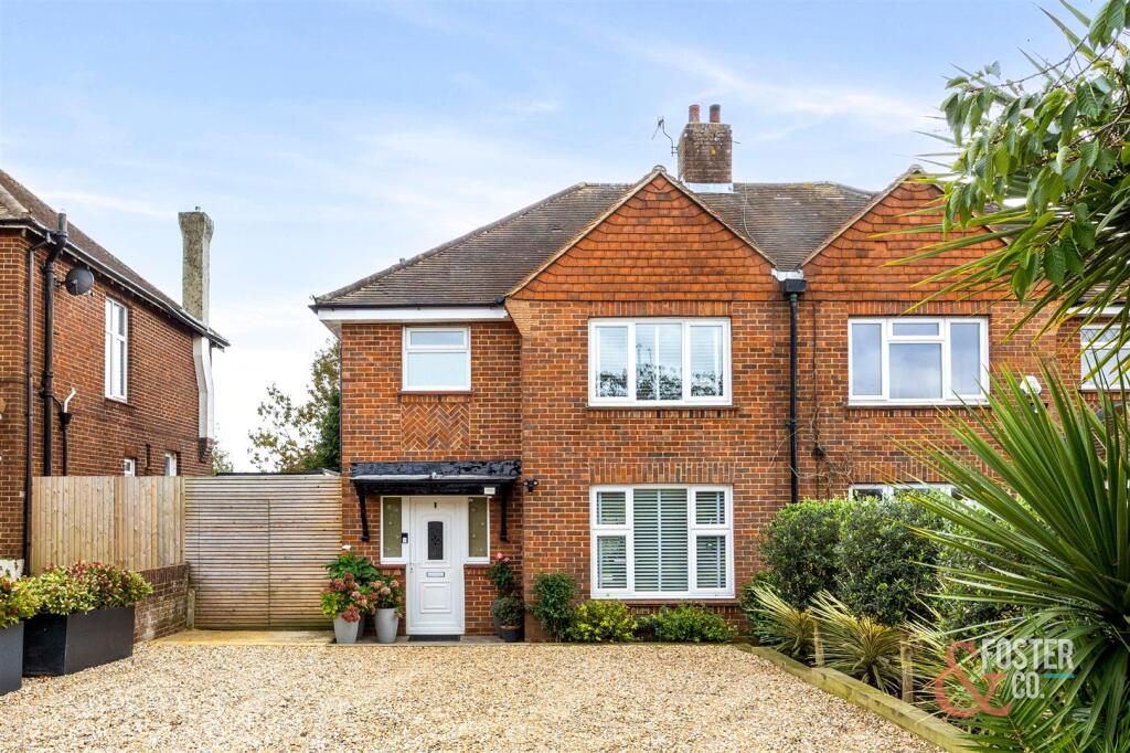 King George VI Drive, 39-028.jpg