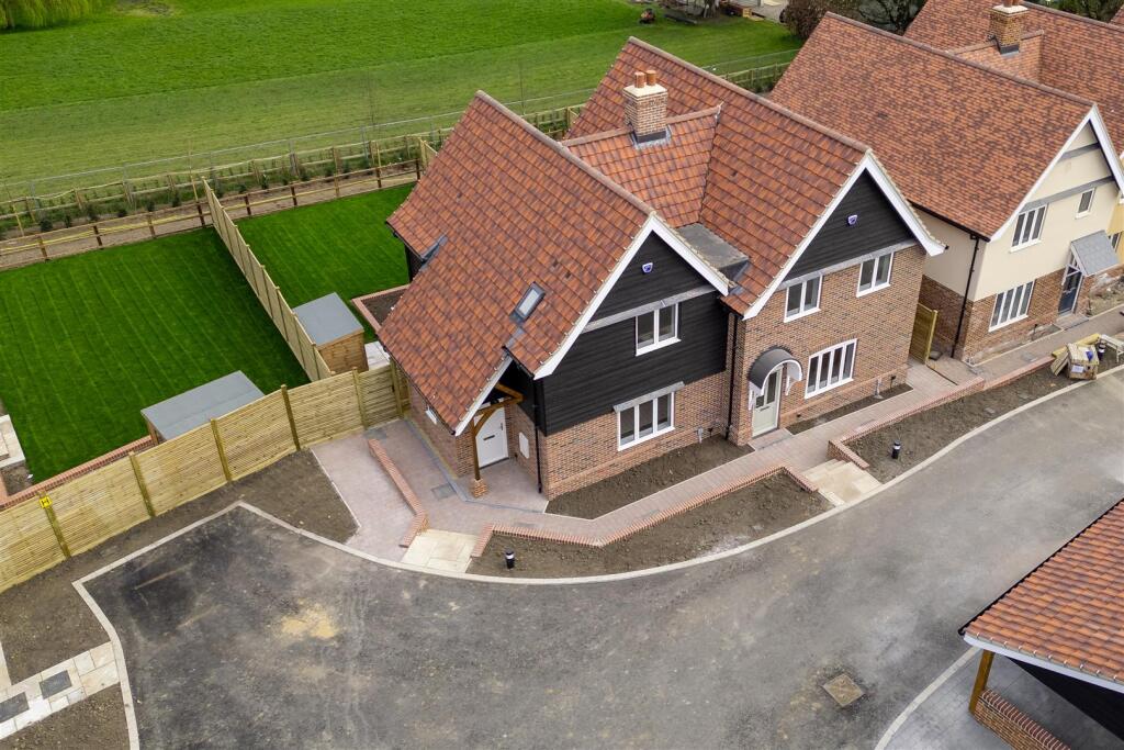 250412 - Halls Close, Braughing - 06.jpg