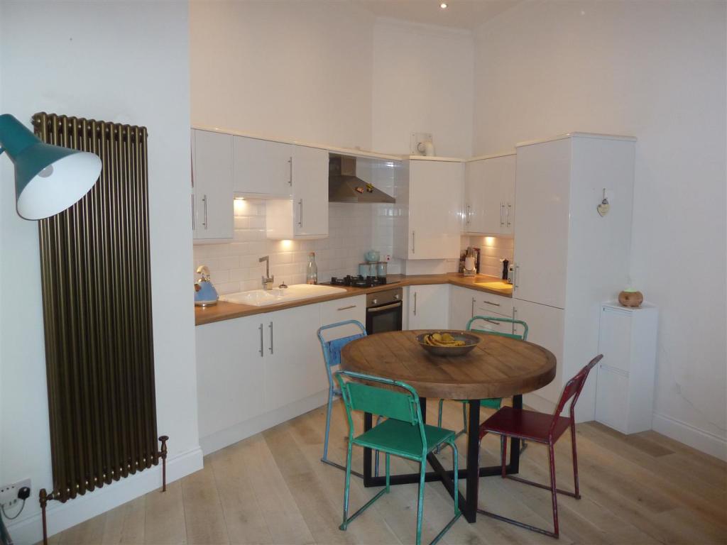 Lounge, Kitchen Diner