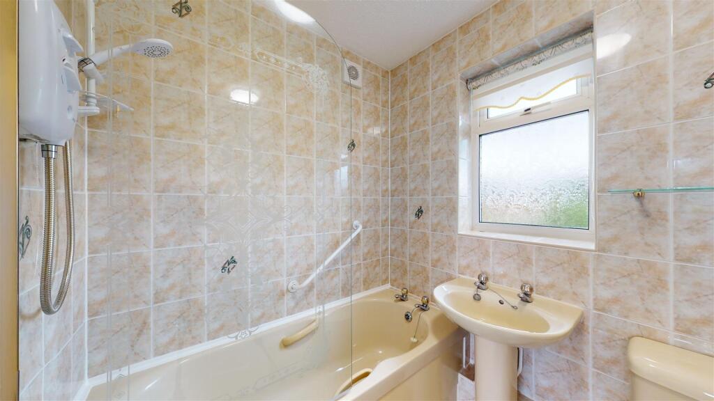 St Andrews Road 37 Bathroom.jpg